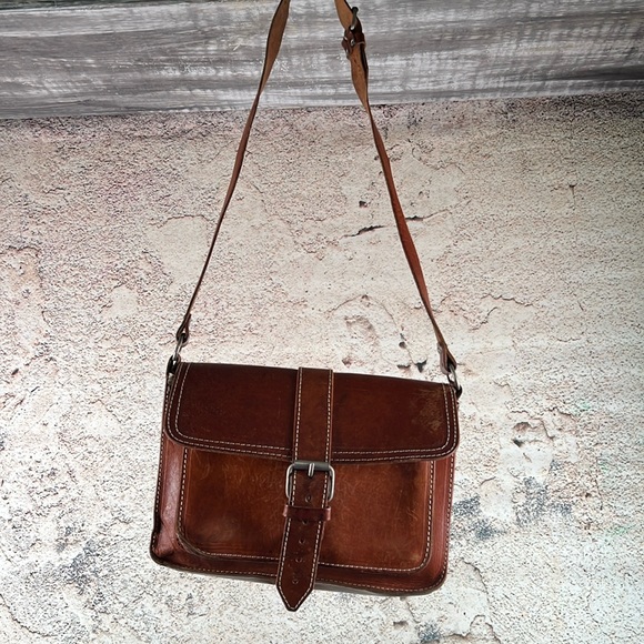 Vintage Real leather bag needs some TLC B34 - Picture 1 of 12